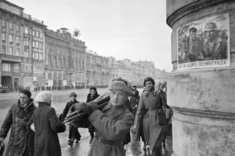 На Невском проспекте блокадного города. Ленинград, октябрь 1941 года