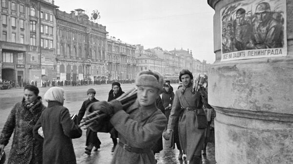 На Невском проспекте блокадного города. Ленинград, октябрь 1941 года