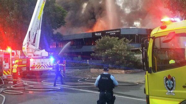 На месте пожара рядом с аэропортом Сиднея, Австралия