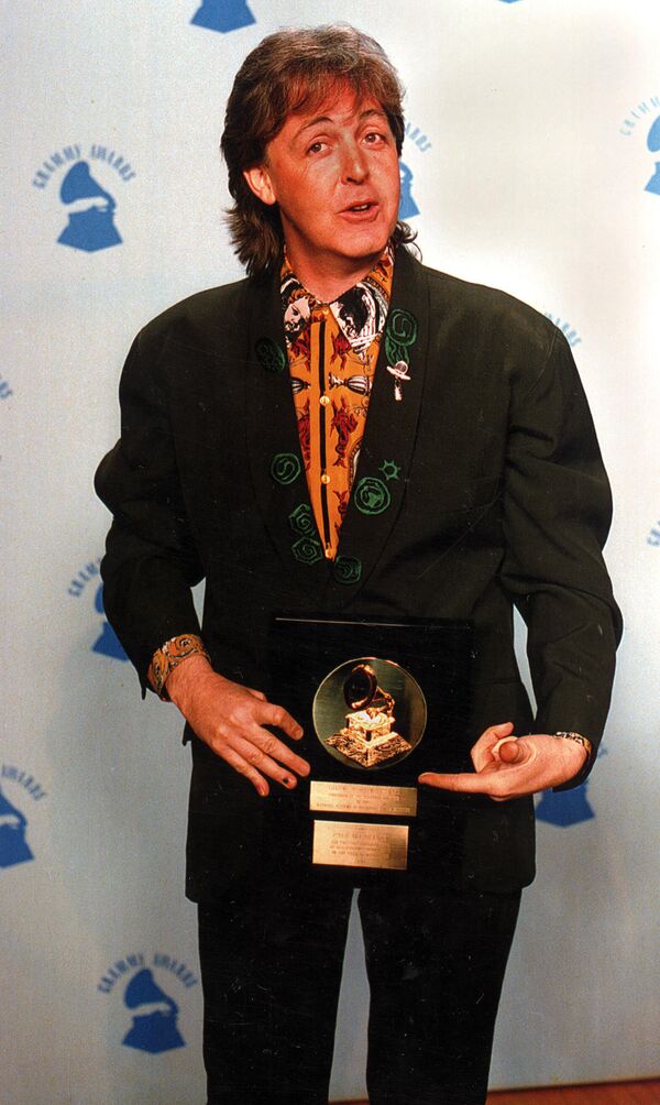Пол Маккартни на 32-й ежегодной премии Грэмми в Лос-Анджелесе, Калифорния, 22 февраля 1990 
