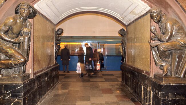 Станция московского метро Площадь революции. Архивное фото