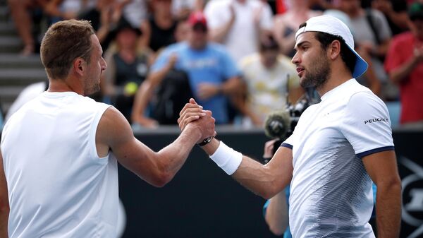 Теннисисты Теннис Сандгрен и Маттео Берреттини после матча второго раунда Australian Open