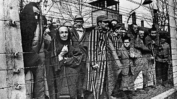 Заключенные концлагеря Освенцим  