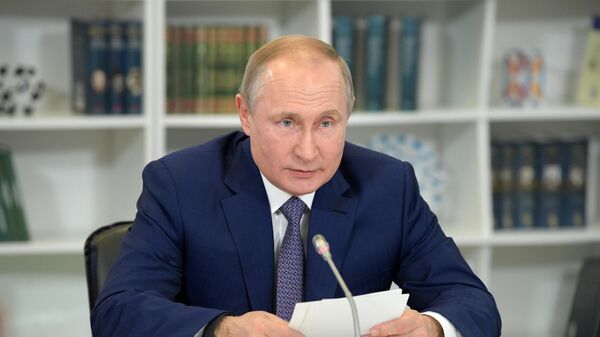 Президент РФ Владимир Путин во время посещения образовательного центра Сириус