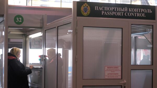 Прохождение паспортного контроля в зоне таможенного контроля порта Морской фасад в Санкт-Петербурге