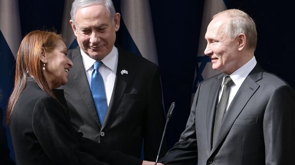 Президент РФ Владимир Путин и премьер-министр Израиля Биньямин Нетаньяху после  встречи в Иерусалиме с матерью осужденной в РФ израильтянки Наамы Иссахар Яфрой. 23 января 2020