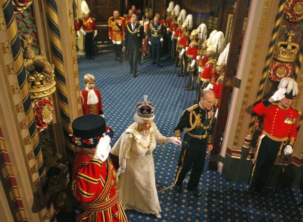 Королева Великобритании Елизавета Вторая перед выступлением в Парламенте