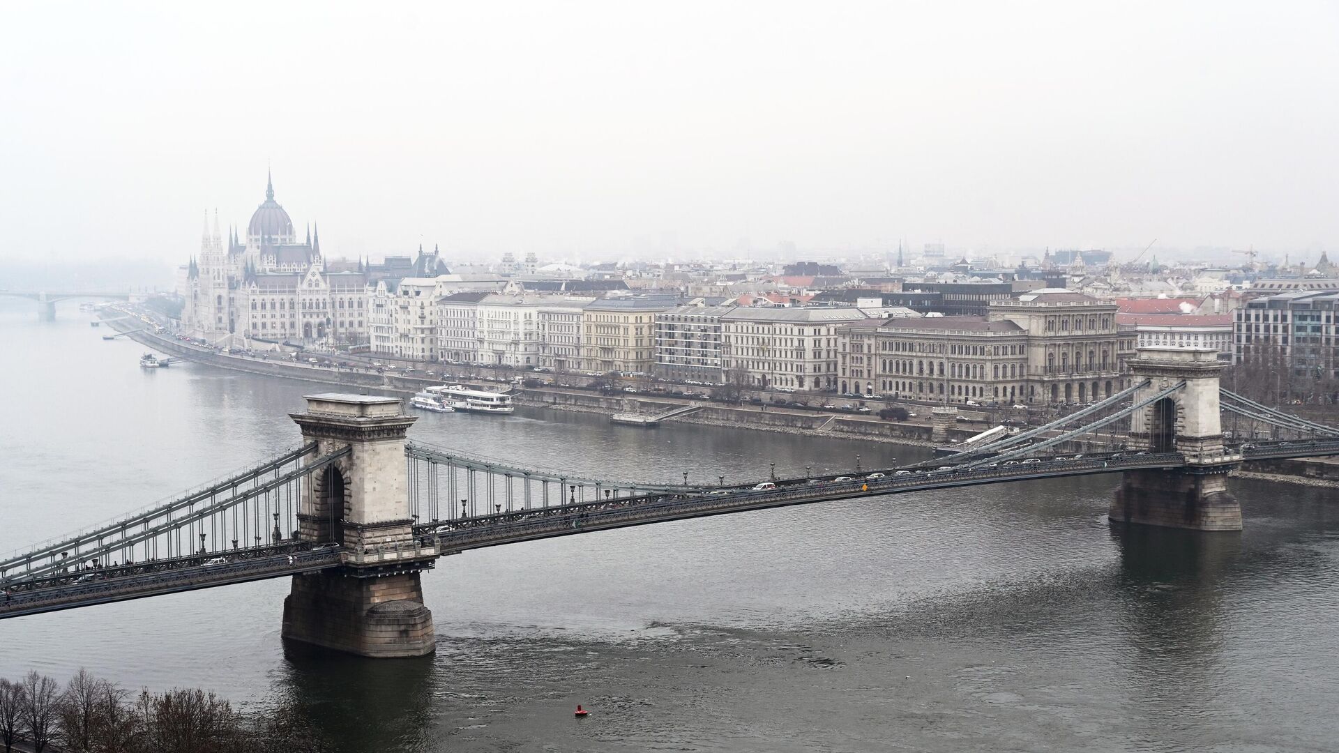 Вид на цепной мост Сечени и восточную часть города Пешт в Будапеште - РИА Новости, 1920, 05.12.2022