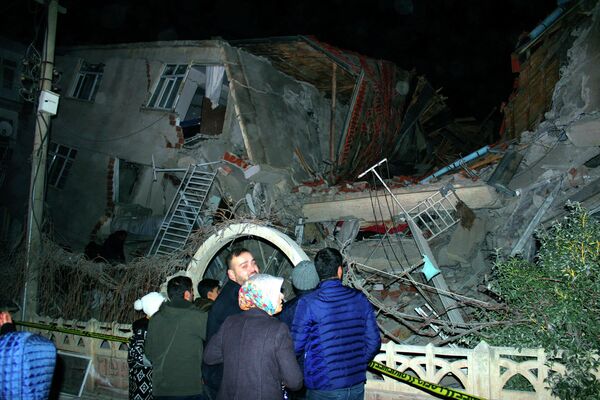 Последствия землетрясения на востоке Турции 24 января 2020 года