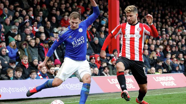 Soccer Football - FA Cup Fourth Round - Brentford v Leicester City - Griffin Park, Brentford, Britain - January 25, 2020  Leicester City's Marc Albrighton in action with Brentford's Emiliano Marcondes   Action Images via Reuters/Paul Childs