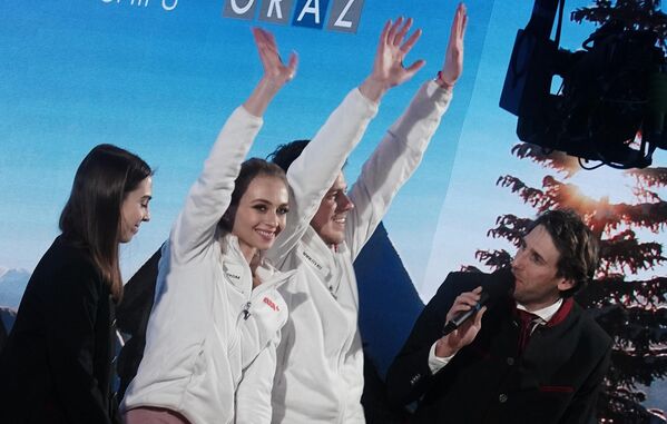 Виктория Синицина и Никита Кацалапов (Россия) после выступления с произвольной программой в танцах на льду на чемпионате Европы по фигурному катанию.