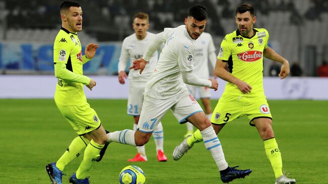 Soccer Football - Ligue 1 - Olympique de Marseille v Angers - Orange Velodrome, Marseille, France - January 25, 2020  Olympique de Marseille's Nemanja Radonjic in action with Angers' Romain Thomas and Thomas Mangani            REUTERS/Jean-Paul Pelissier