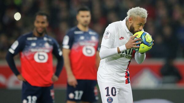 Soccer Football - Ligue 1 - Lille v Paris St Germain - Stade Pierre-Mauroy, Lille, France - January 26, 2020   Paris St Germain's Neymar celebrates scoring their second goal from the penalty spot    REUTERS/Pascal Rossignol