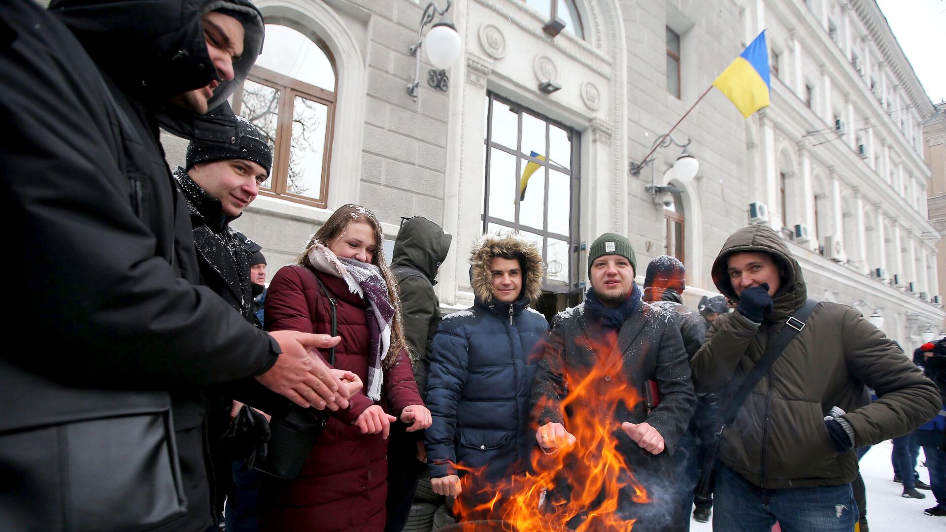 Жители Украины проводят протестную акцию у здания компании Нафтогаз-Украина - РИА Новости, 1920, 13.10.2021