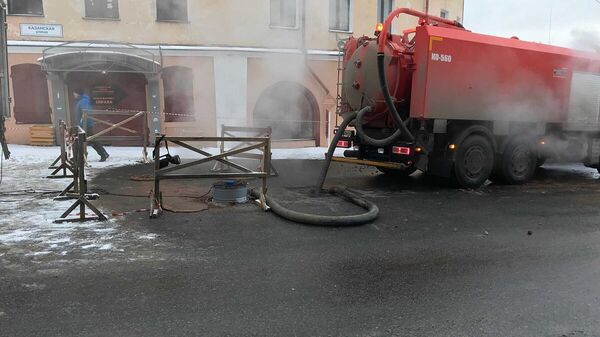 Ремонтные работы по устранению дефекта на теплотрассе на Казанской улице в Кирове