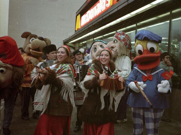 Торжественное открытие советско-канадского ресторана Макдональдс Торжественное открытие советско-канадского ресторана Макдональдс