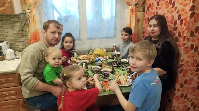 Праздничный стол в семье Коноваловых