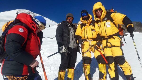 Альпинисты из Греции, запросившие помощь во время восхождения на Эльбрус