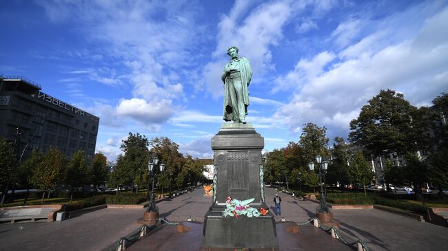 Памятник А. С. Пушкину на Пушкинской площади в Москве