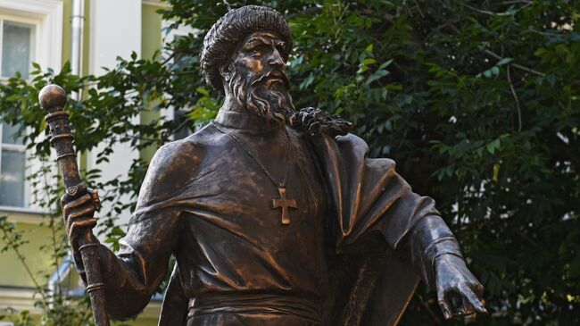 Памятник Великому князю Московскому и всея Руси Ивану IV установлен на Аллее правителей