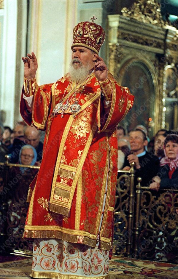 Алексий II во время Божественной Литургии в честь Пасхи