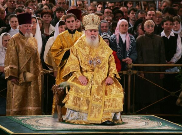 Патриарх Московский и Всея Руси Алексий II во время Рождественского богослужения в Храме Христа Спасителя