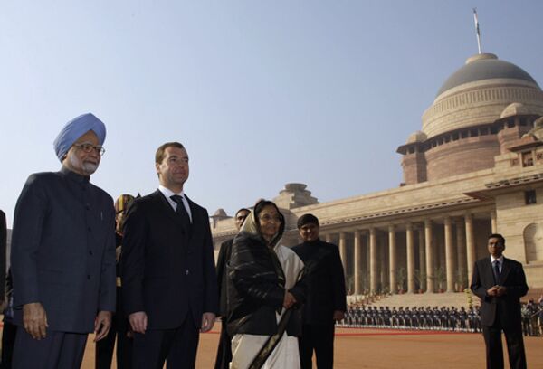 Премьер-министр Индии Манмохан Сингх, президент России Дмитрий Медведев и президент Индии Пратибха Девисингх Патил 