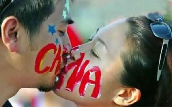 Китаянка заплатила за оглушительно страстный поцелуй собственным слухом