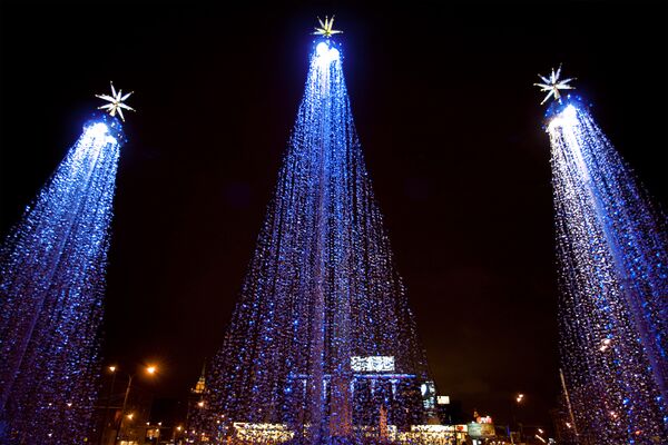 Новогодние елки на площади Дорогомиловской заставы