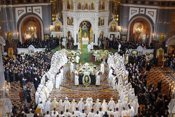 В храме Христа Спасителя началось отпевание патриарха Алексия II
