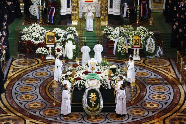 Заупокойная Божественная литургия в храме Христа Спасителя у гроба патриарха Алексия II