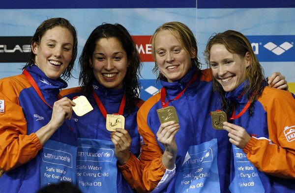 Женская сборная Голландии по плаванию выиграла золотые медали в эстафете вольным стилем