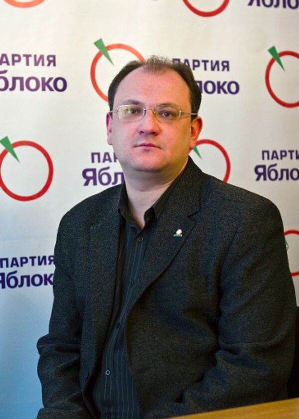 Глава Санкт-Петербургского отделения партии Яблоко Максим Резник