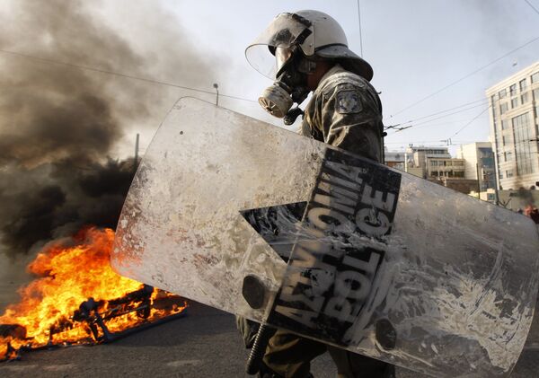 Поджоги банков, учреждений и офисов политиков, а также взрывы самодельных устройств участились в Греции после декабря 2008 года