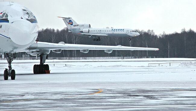 Сильный снегопад в Москве пока не повлиял на работу аэропортов