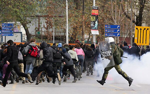 Столкновения демонстрантов с полицией в Афинах