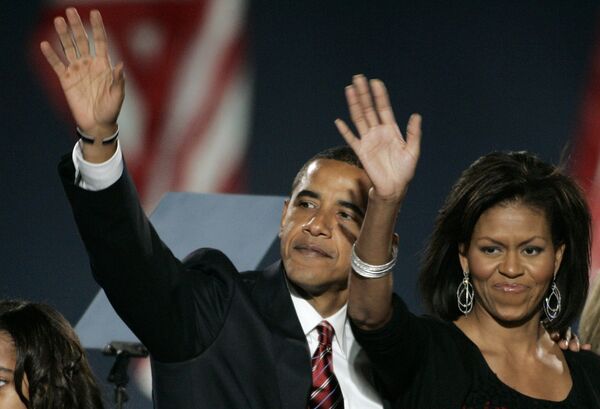 Барак Обама с супругой Мишель в Чикаго