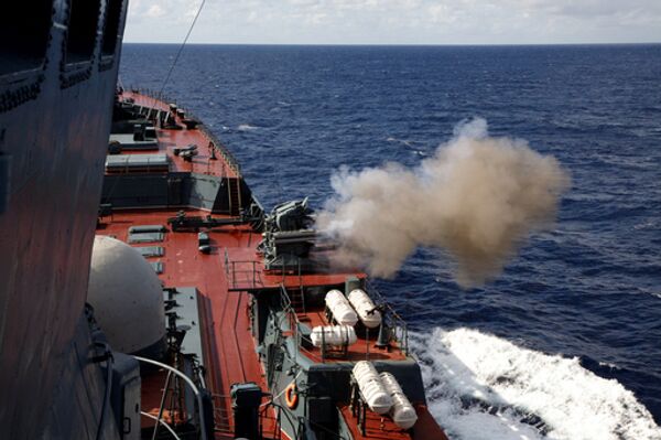 ВМФ России и Индии начинают совместные маневры Индра-2009 в Индийском океане. С российской стороны в учениях задействован атомный ракетный крейсер Петр Великий...