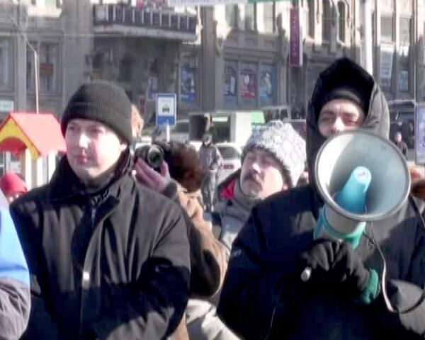 Акция протеста против повышения пошлин во Владивостоке