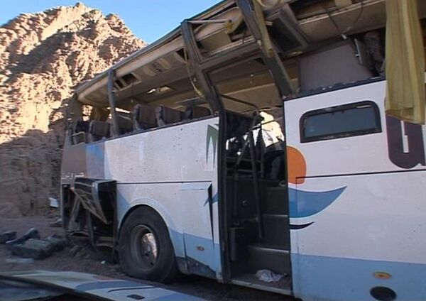 Автобус выехал за пределы трассы и перевернулся вблизи курортного города Дахаб 