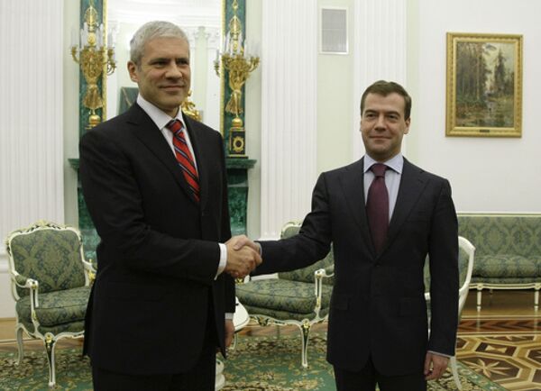 В присутствии президентов Дмитрия Медведева и Бориса Тадича, Россия и Сербия подписали целый пакет документов, главные из которых пахнут газом и нефтью