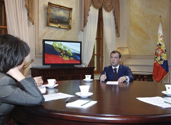 Президент России Дмитрий.Медведев дал интервью по итогам 2008 года российским телеканалам Первый, Россия и НТВ