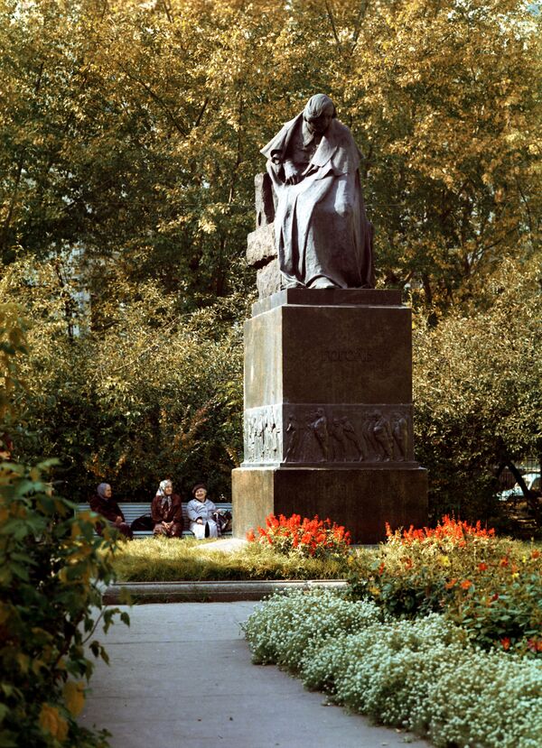 Памятник Гоголю в Москве