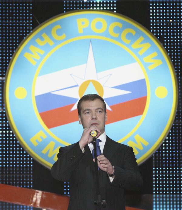Президент РФ Д. Медведев во время выступления на торжественном вечере, посвященном Дню Спасателя