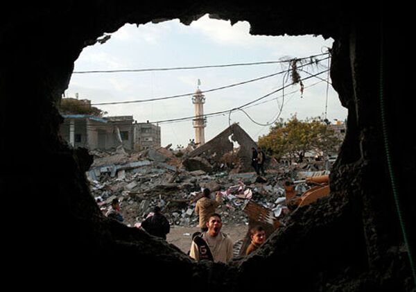 Разрушенные здания после воздушной атаки израильскими военными в секторе Газа