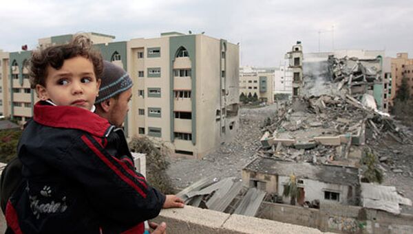 Разрушенное здание Исламского университета после воздушной атаки израильскими военными в секторе Газа