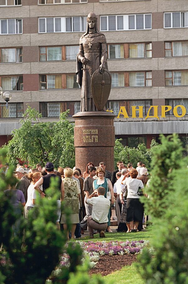 Памятник княгине Ольге в Пскове