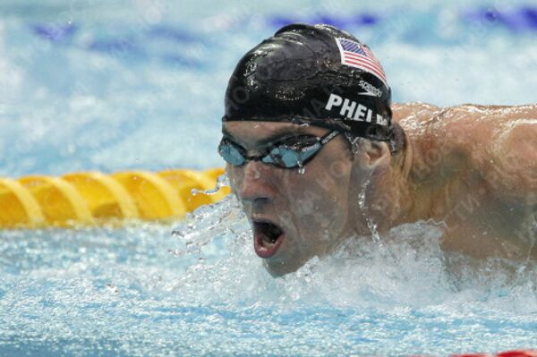Американец Майкл Фелпс выиграл финальный заплыв на дистанции 200-метров вольным стилем и стал трехкратным чемпионом пекинской Олимпиады.