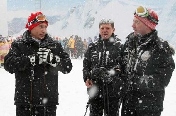 Дмитрий Медведев, Владимир Путин и Дмитрий Козак на горнолыжном склоне в Сочи