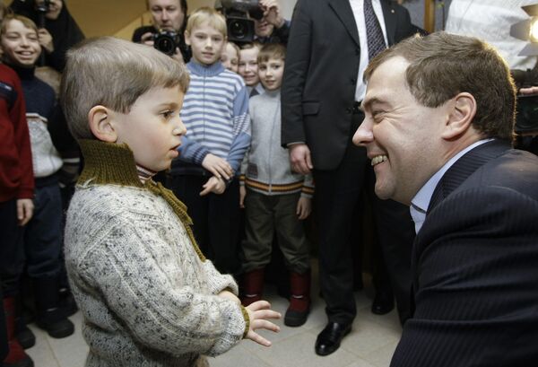 Президент России Дмитрий Медведев во время посещения школы-интерната имени Преподобного Сергия